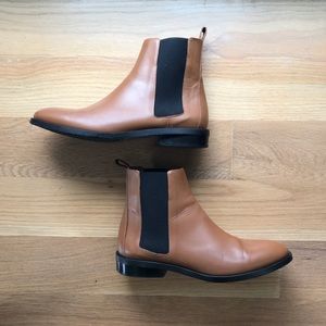 Everlane Women’s Cognac Chelsea Boot